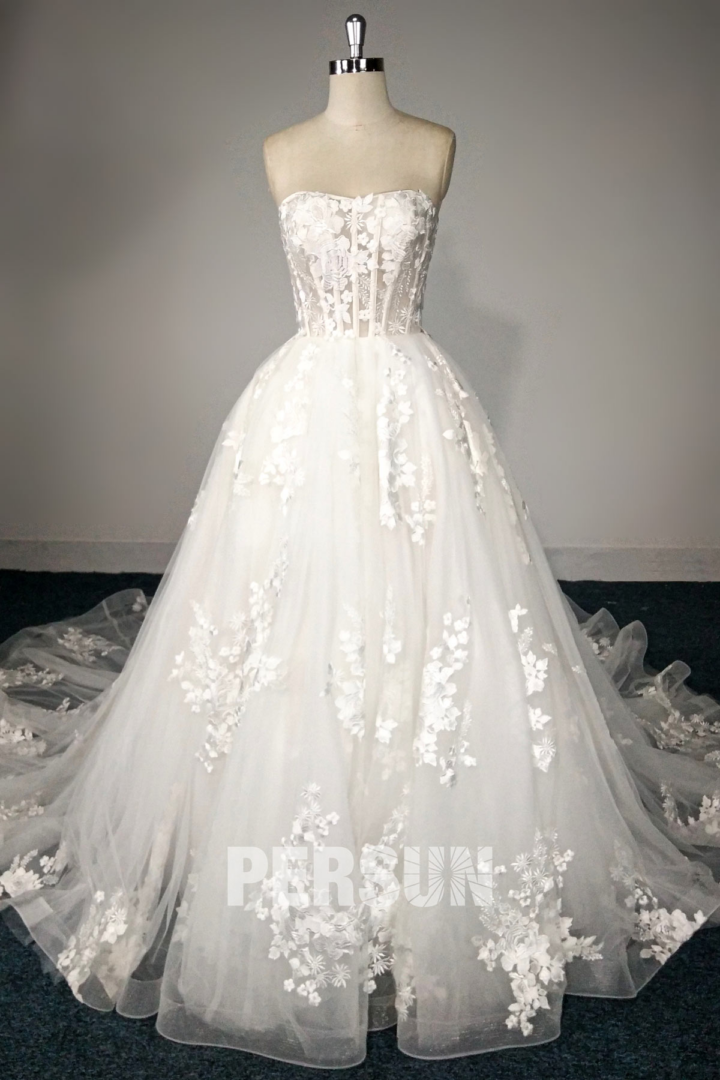 Robe de mariée princesse bustier coeur ornée de fleurs 3D